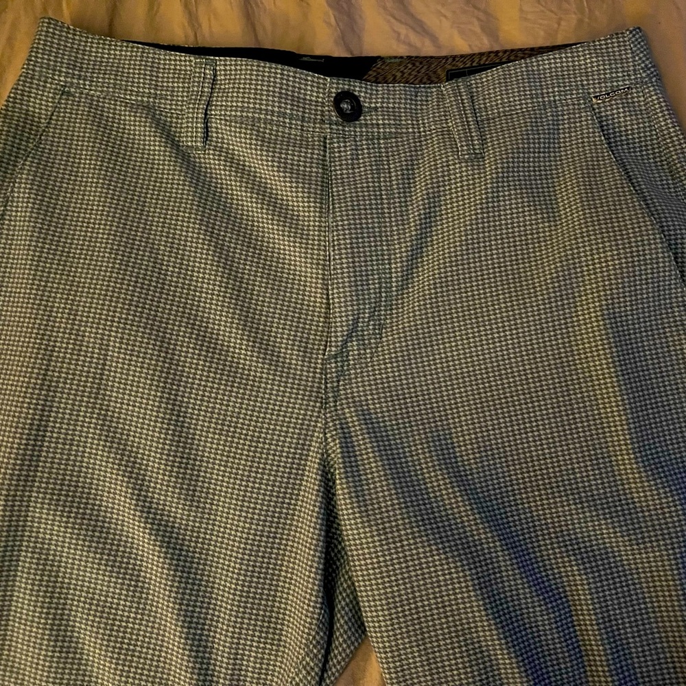 Volcom size 32 waist . Worn twice